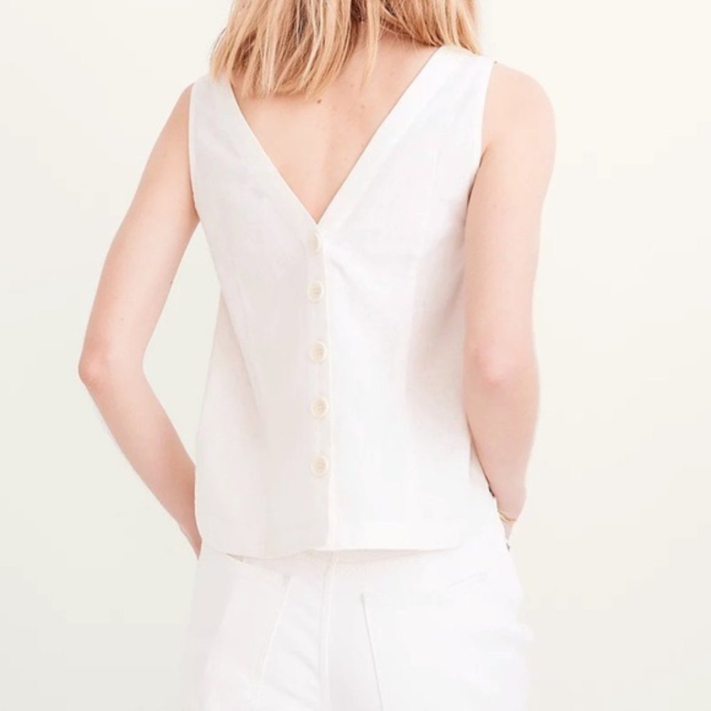 Madewell (Re)sponsible V-Neck Button-Back Sleeveless Top in Lighthouse - Picture 4 of 9